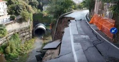Maltempo in Liguria, grande frana a Savona: il crollo ha distrutto una strada cittadina