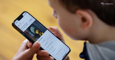 Vietati i cellulari a tavola in 15 ristoranti sardi: “Giochi e chiacchiere con mamma e papà”