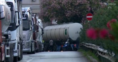 Caro carburante: i comitati revocano il blocco, ma in Sicilia tir ancora fermi