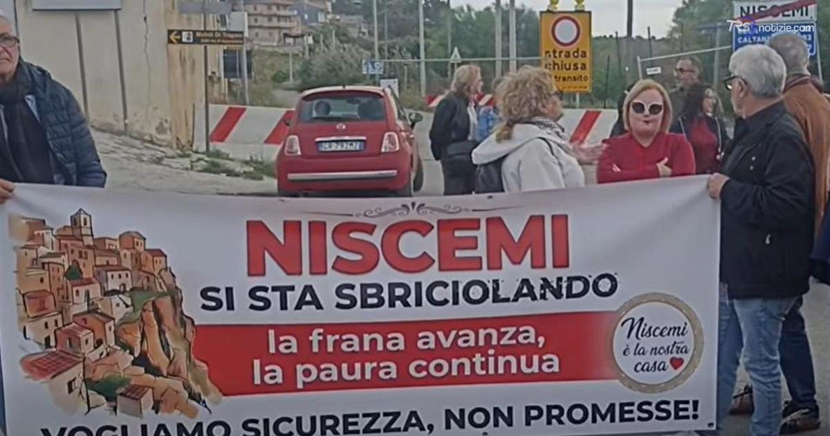 Gli sfollati di Niscemi tornano a manifestare