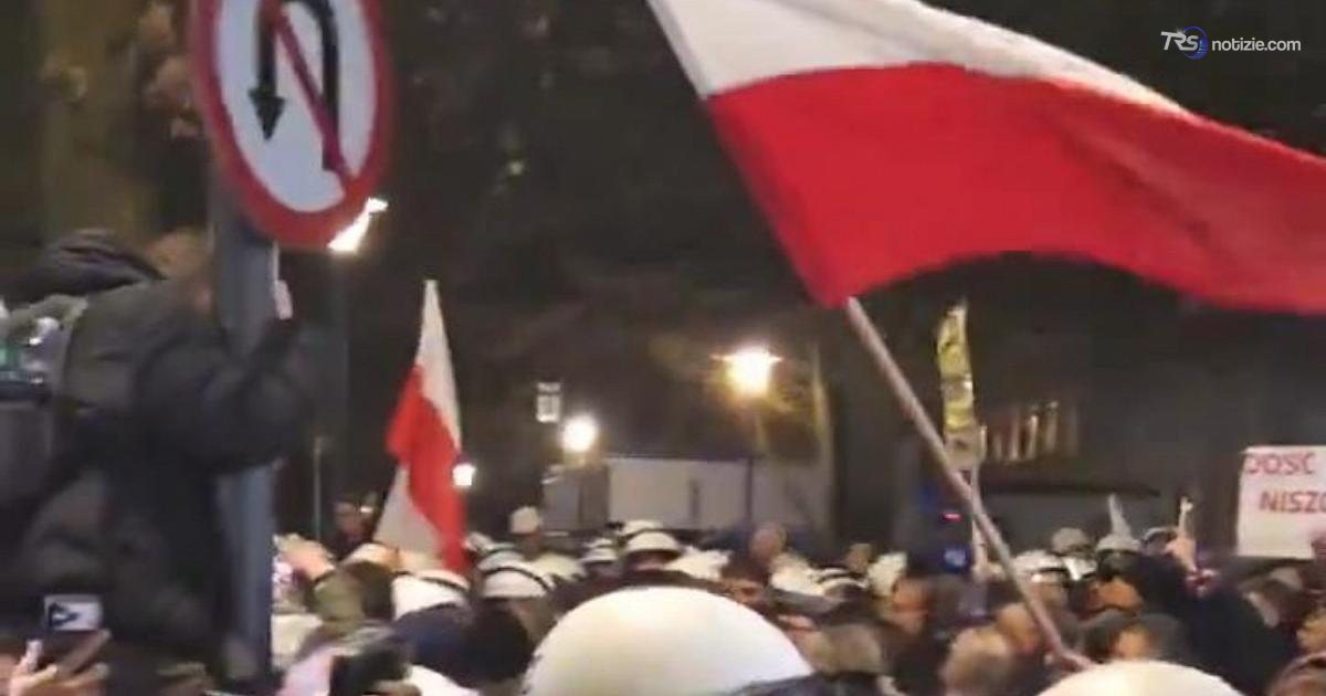 Tensioni in Polonia per sospensione presidente Corte Costituztionale