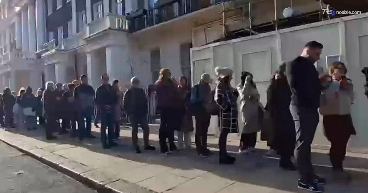 Serbi in fila davanti all’ambasciata di Londra per votare