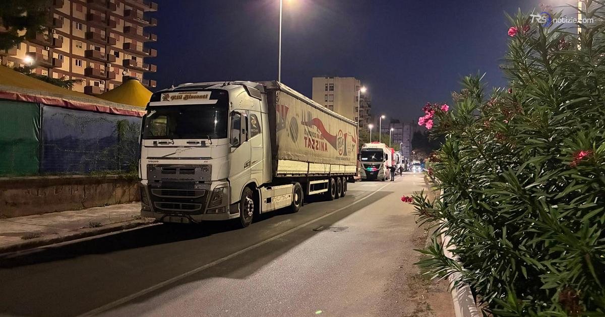 Caro gasolio, tir fermi all'ingresso di Palermo