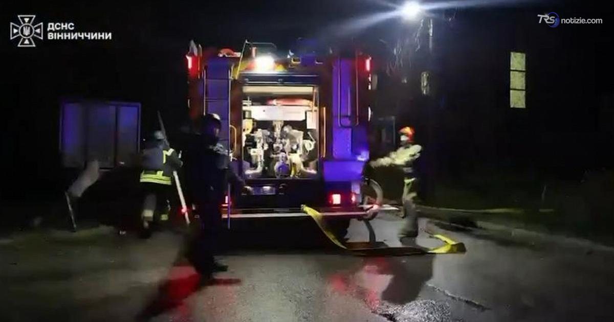 Le urla, le sirene, gente sconvolta dopo l’attacco russo su Vinnytsia, sei feriti e black out