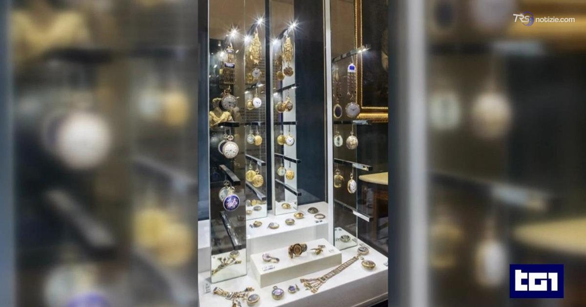 "Lupin" in Piemonte: rubati 26 orologi del Settecento nella Reggia di Venaria