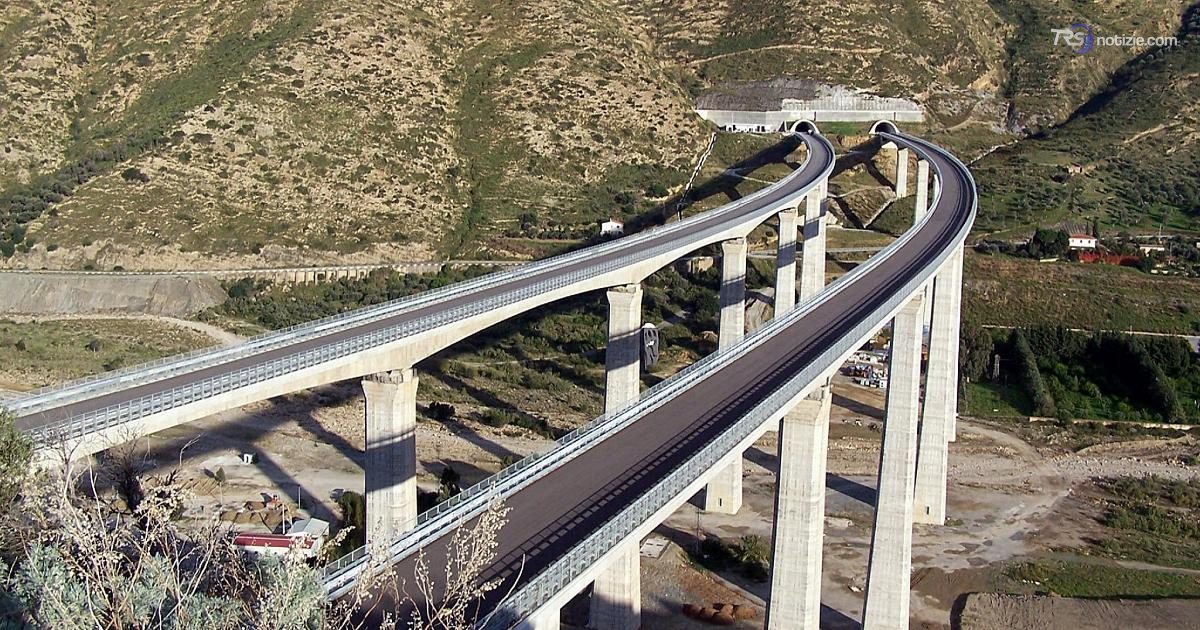 Cas, in corso gli interventi di rifacimento della segnaletica orizzontale sulla A20
