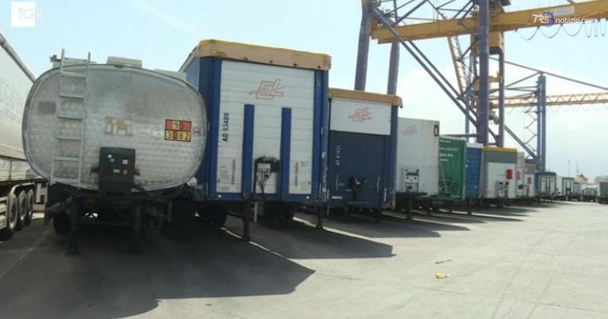 Caro carburante, si fermano i tir in tutta la Sicilia