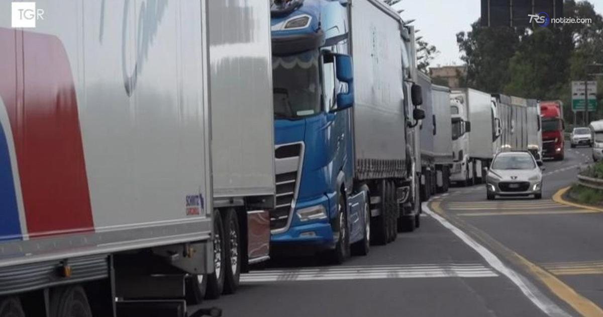 Per il quinto giorno il mondo dell’autotrasporto fermo, il vertice a Milano