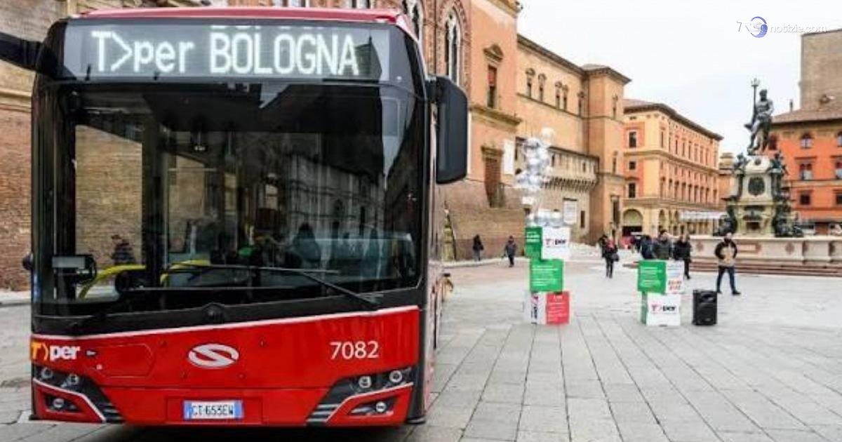 Partorisce in bus sulla linea urbana 39 a Bologna, aiutata da autista e passeggere