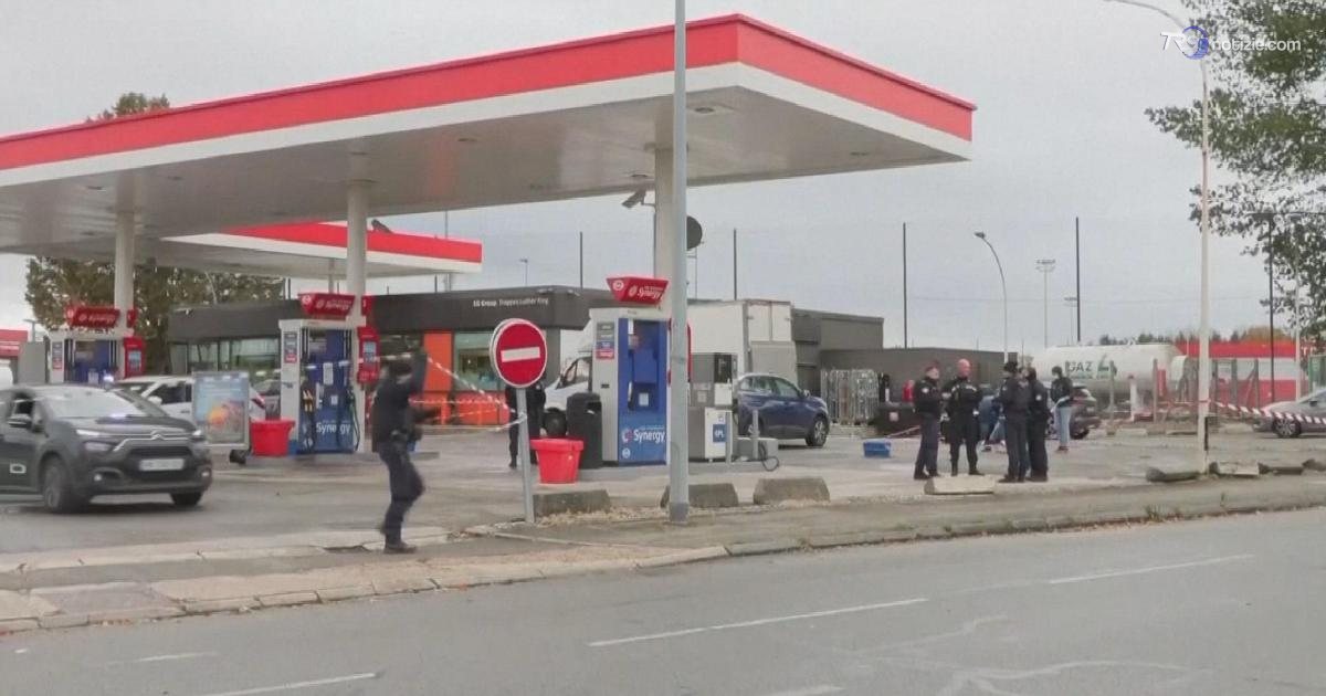 Attentato in Francia, prolungato il fermo dell’accusato. Macron: “Gesto razzista”