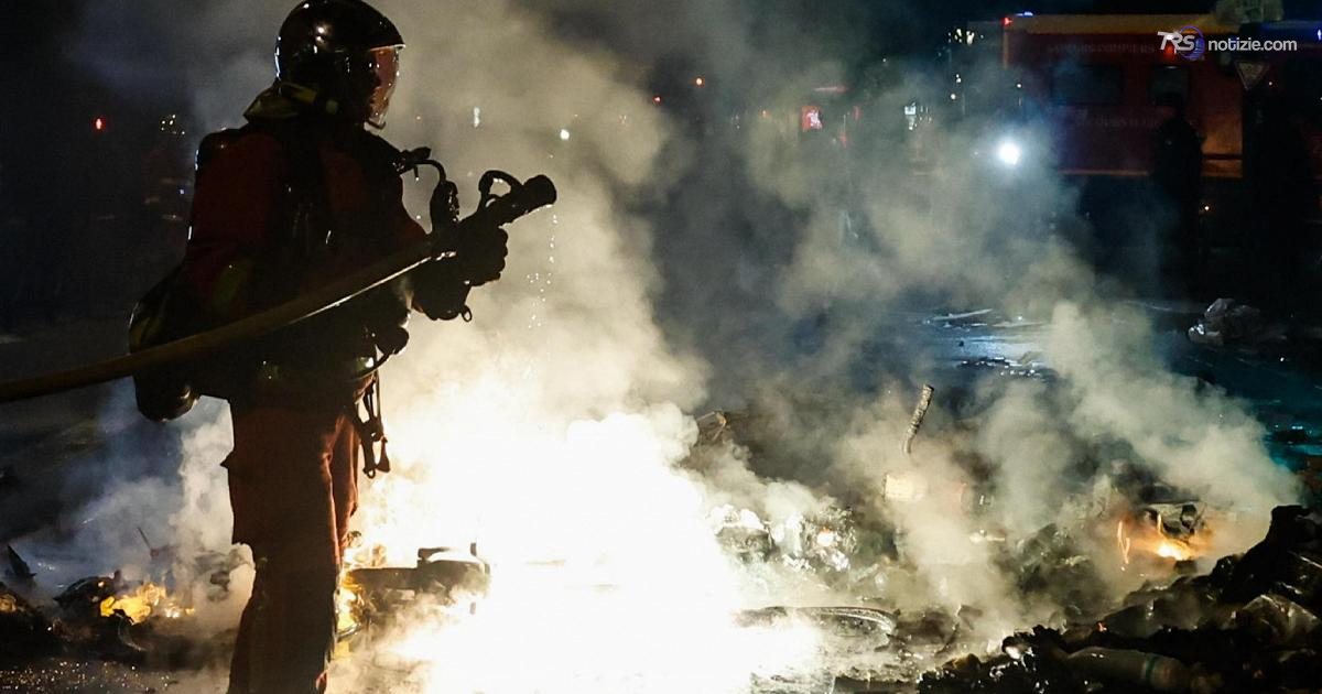 Parigi, scontri alla fine del corteo