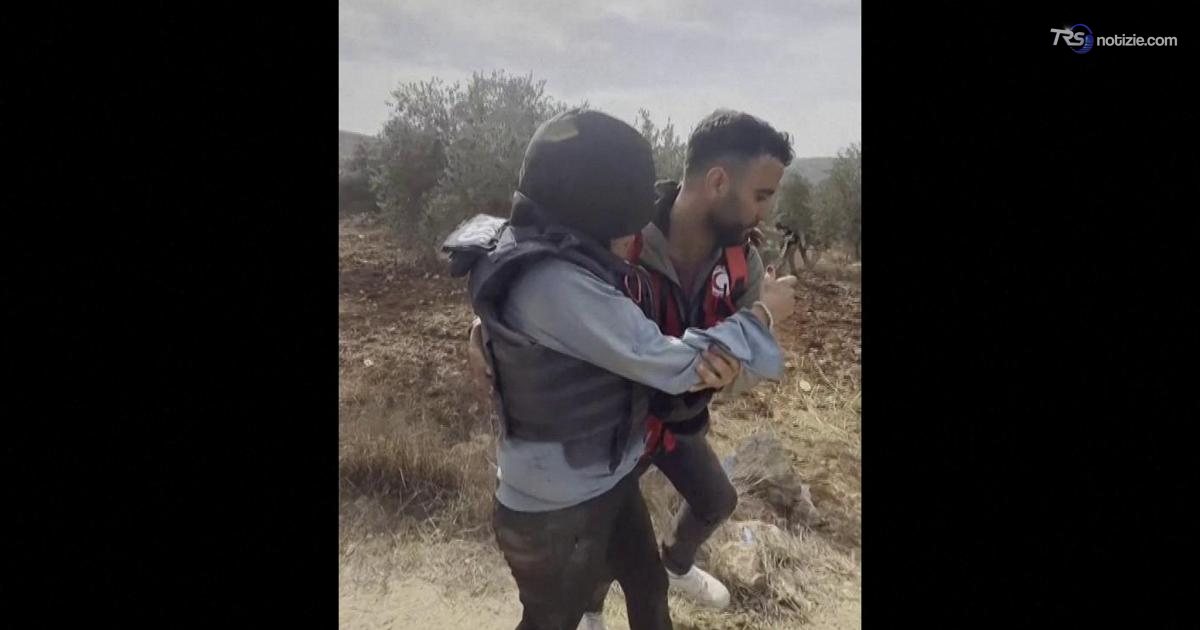 La brutale aggressione dei coloni alla fotoreporter Heidi Levine: “Mi hanno rubato tutto”