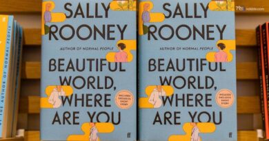 Londra mette al bando i libri di Sally Rooney, sostenitrice di Palestine Action