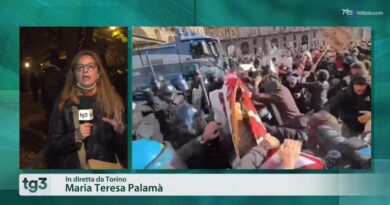 Torino, il corteo serale prosegue tra i temi del carovita e della scuola