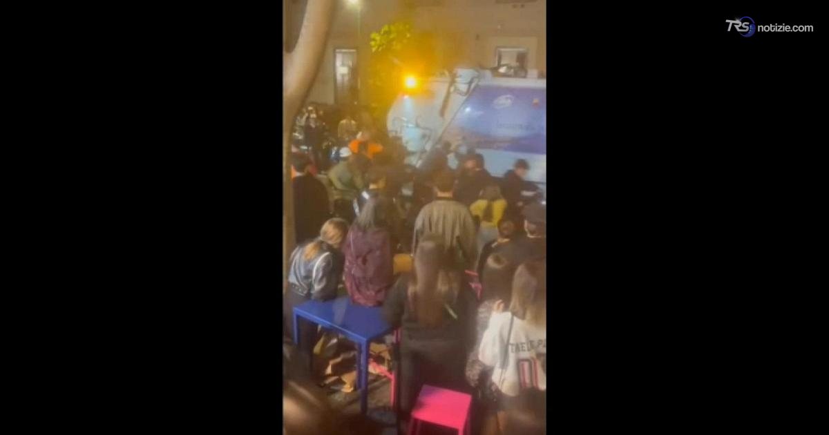 Picchiato dal branco a Napoli, nel gruppo anche i figli di due poliziotti