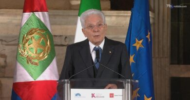 Mattarella a Firenze: "In UE già disciplina all'avanguardia sull'intelligenza artificiale"