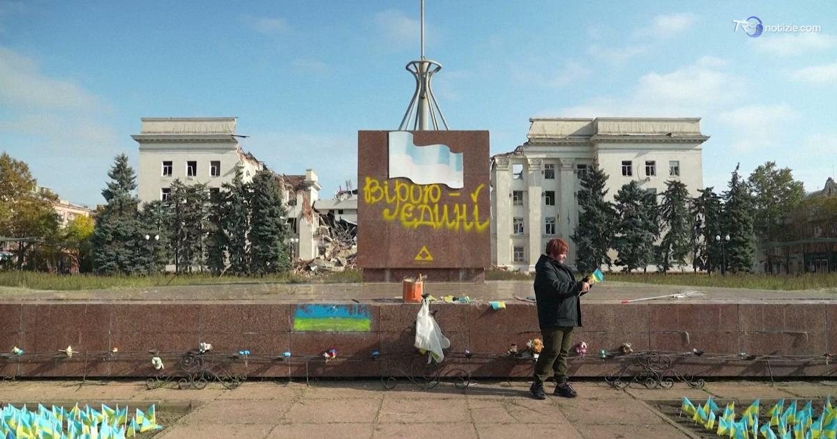 Il cielo di Kherson senza droni, grazie alla breve tregua per Oleshky – Video