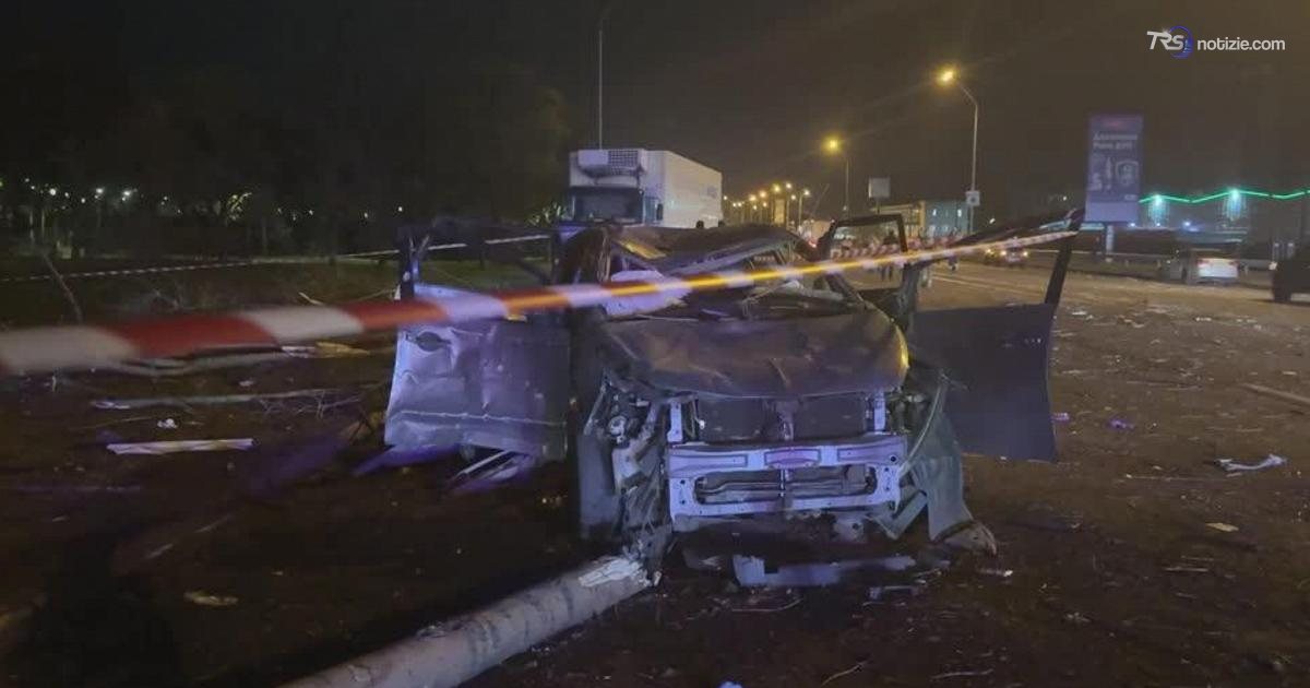 Voragini, vetri rotti, auto distrutte: Kiev sotto attacco nella notte