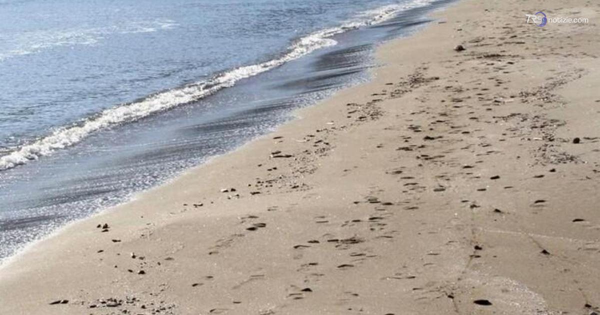 Milazzo, trovato senza vita un uomo sulla spiaggia di Ponente