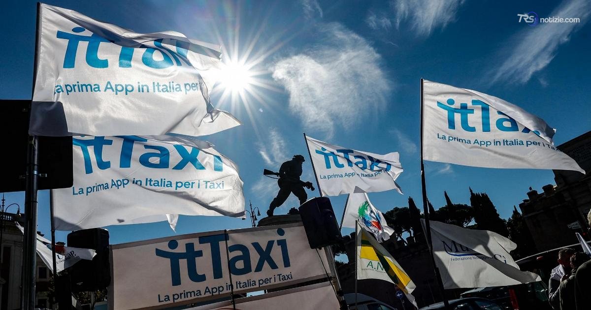 Manifestazione tassisti e Ncc sotto al Mit sul caro carburante: “Governo ci incontri”