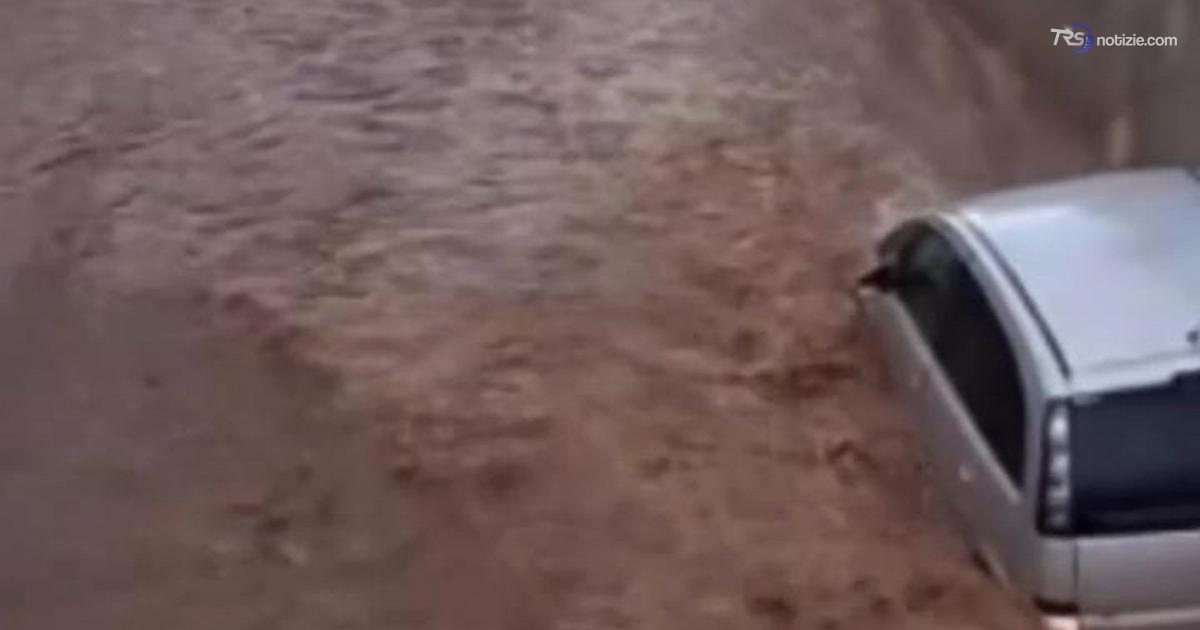 Auto sommerse, furia dell’acqua: diventa fango e travolge tutto sull’Isola d’Elba