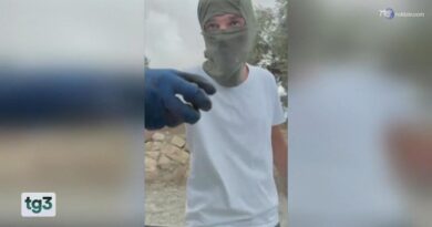 L'attacco dei coloni ad una delegazione diplomatica di Francia, Belgio e Polonia