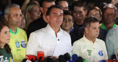 Brasile, Flavio Bolsonaro fugge in Usa