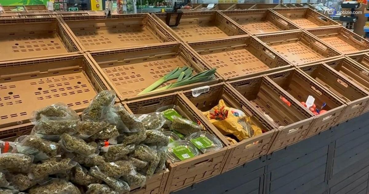 Protesta autotrasportatori in Sicilia, scaffali vuoti al supermercato
