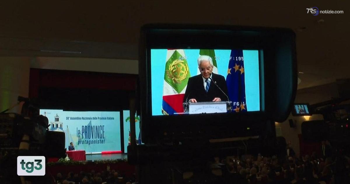 Scontri ai cortei, Mattarella: “Violenza inaccettabile, solidarietà alle Forze dell’ordine”