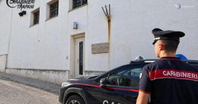 Estorsione dalla prigione, ordinanza in carcere per 4