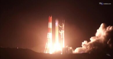 Il Giappone vola verso Phobos, la luna di Marte: la missione per riportare campioni sulla Terra