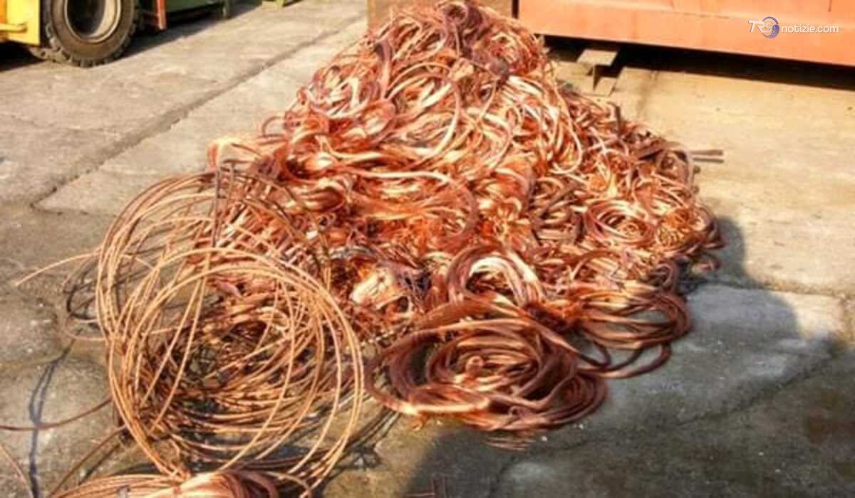 Favara, fermati con 90 chili di cavi di rame in auto: due denunciati