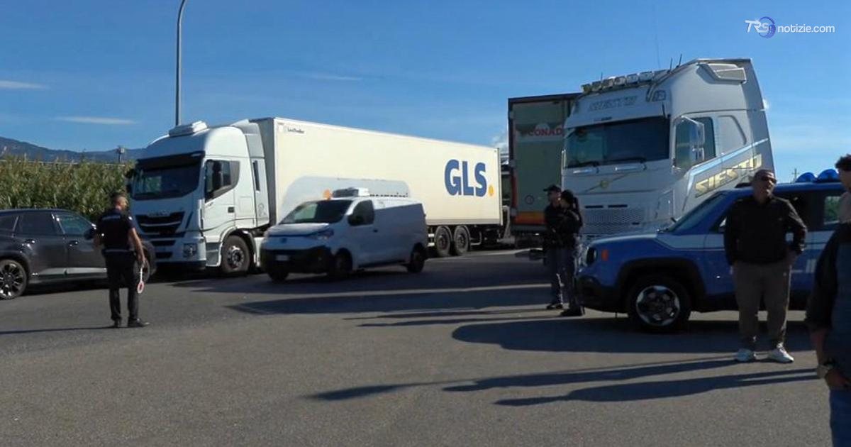 Calabria: non si ferma la protesta a Cassano allo Ionio, tir in sciopero e panificatori allo stremo