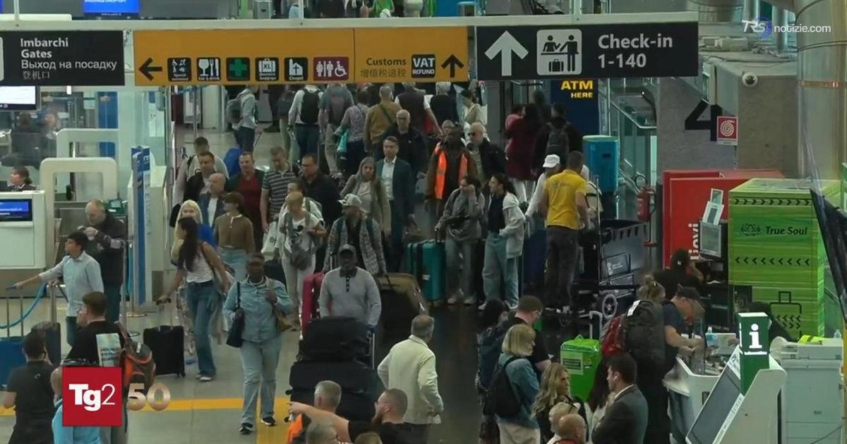 Aeroporti, un guasto alla rete di controllo: voli cancellati o in ritardo. Disagi in tutta Italia