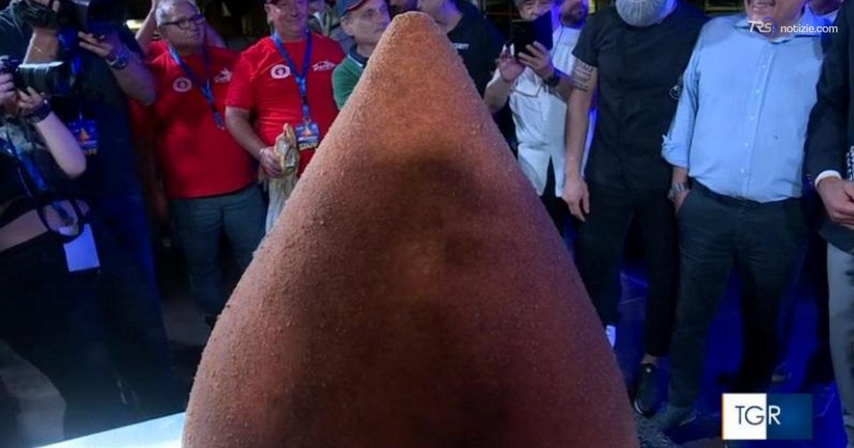 Arancina o arancino, in ogni caso resta il simbolo dello street food siciliano
