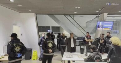Raid della polizia turca nella sede di Halk Tv, emittente pro-opposizione