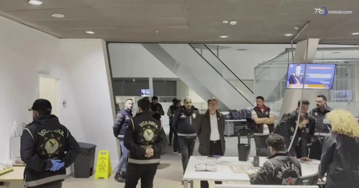 Raid della polizia turca nella sede di Halk Tv, emittente pro-opposizione