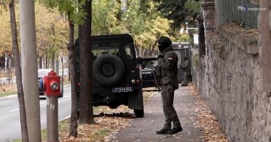 Le immagini dell'ambasciata israeliana in Serbia, ucciso un attentatore