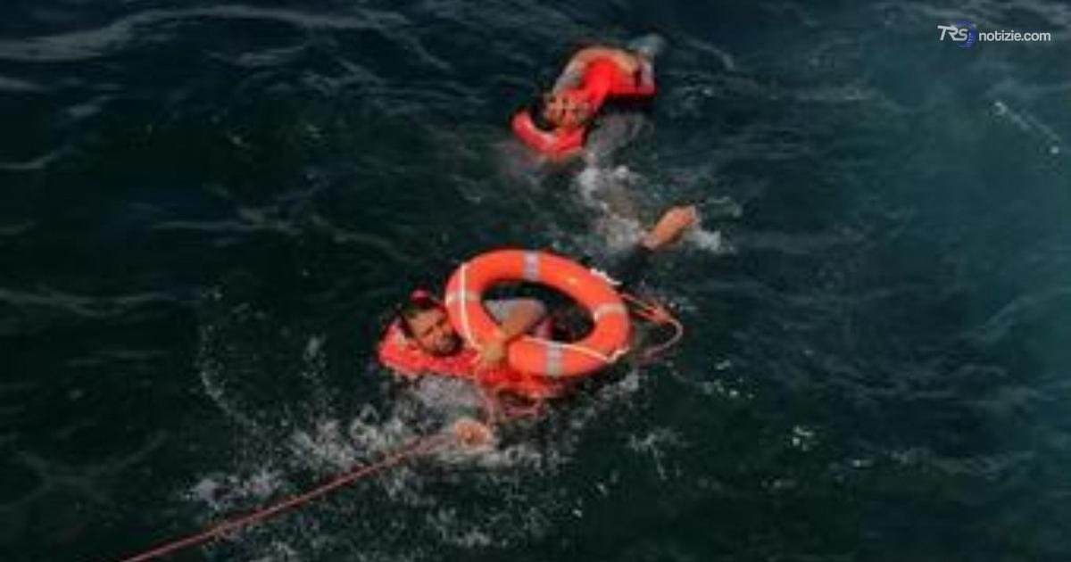 Naufragi barconi, 12 morti in Mar Egeo