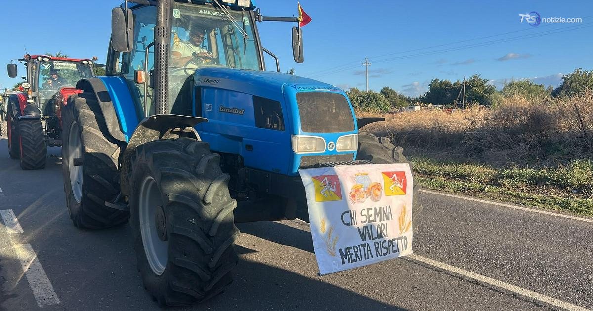 Caro gasolio, partito il corteo di protesta degli agricoltori della piana di Catania