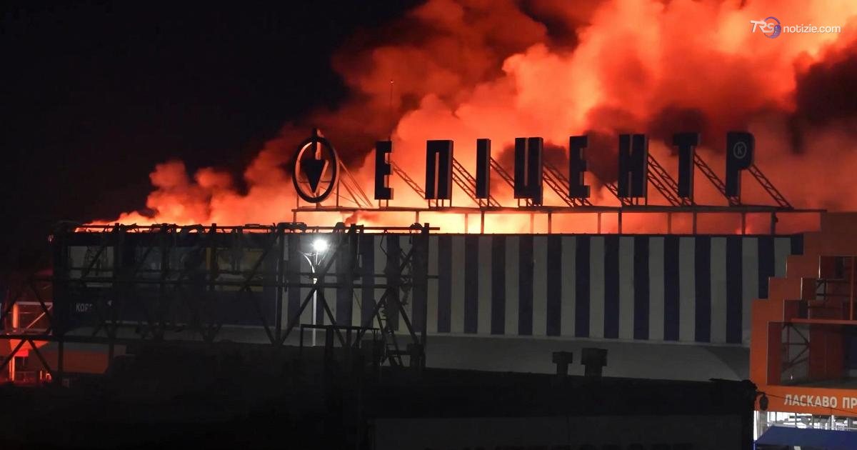 Attacchi doppi contro grande magazzino a Kharkiv: il sito colpito mentre erano in corso i soccorsi