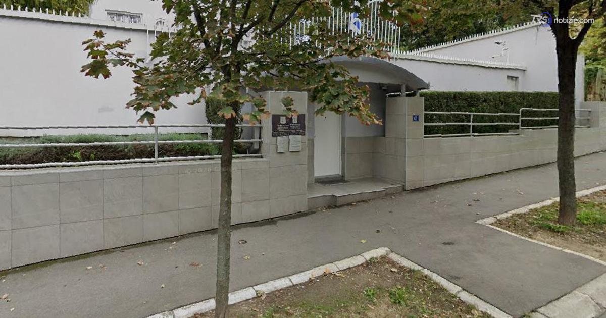 Grida «Allahu Akbar» e attacca una guardia davanti all’ambasciata di Israele in Serbia: ucciso