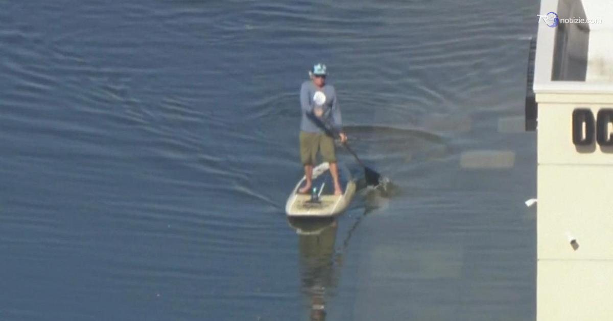 Maree da record in California, l’oceano invade le città costiere