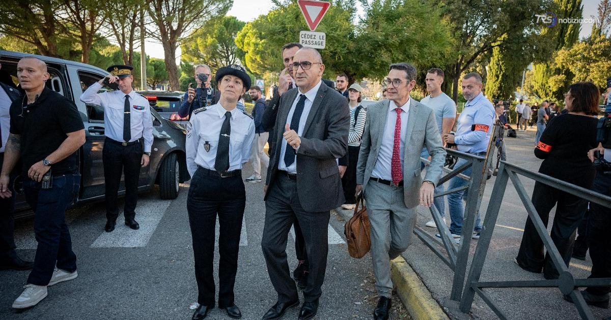 Scontri,Macron rifiuta dimissioni Nune