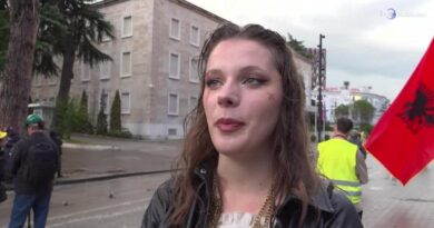 Albania, scontri a Tirana: i manifestanti chiedono le dimissioni del premier Edi Rama