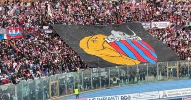 Il Catania surclassa il Giugliano (6-0) nel giorno della festa per il logo